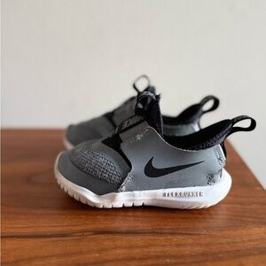 Nike Kids Grey and Black Slip-On Flex Runner Sneakers